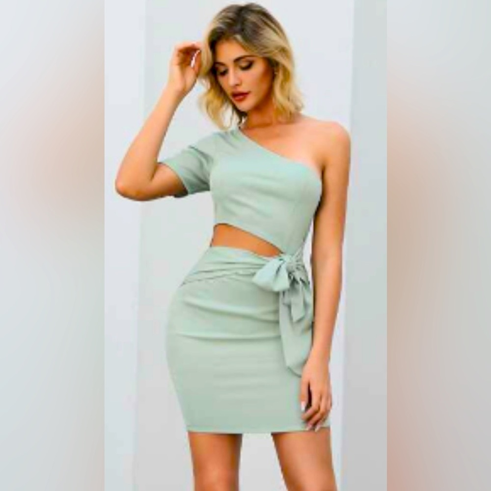 Elegant One-Shoulder Green Dress